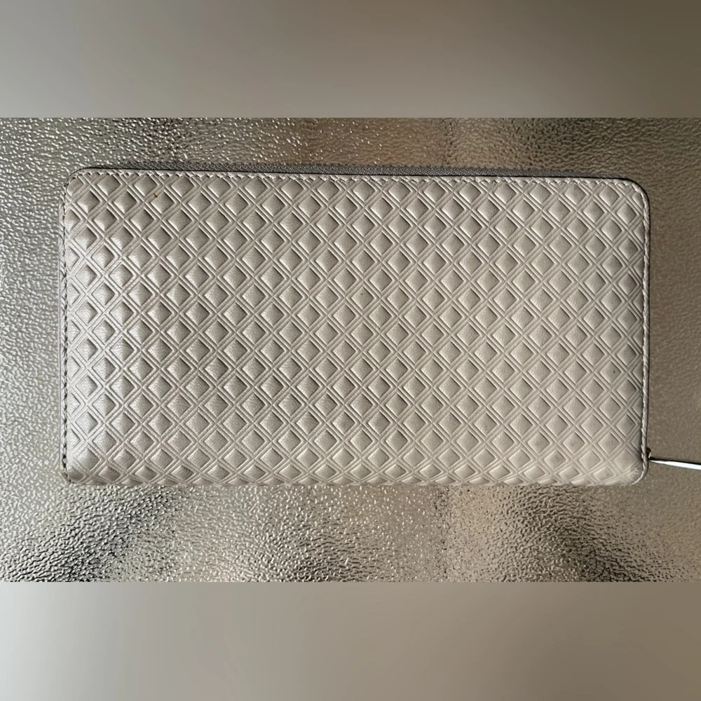 Tory Burch Patent Leather Gray Full Size Zip Around Wallet